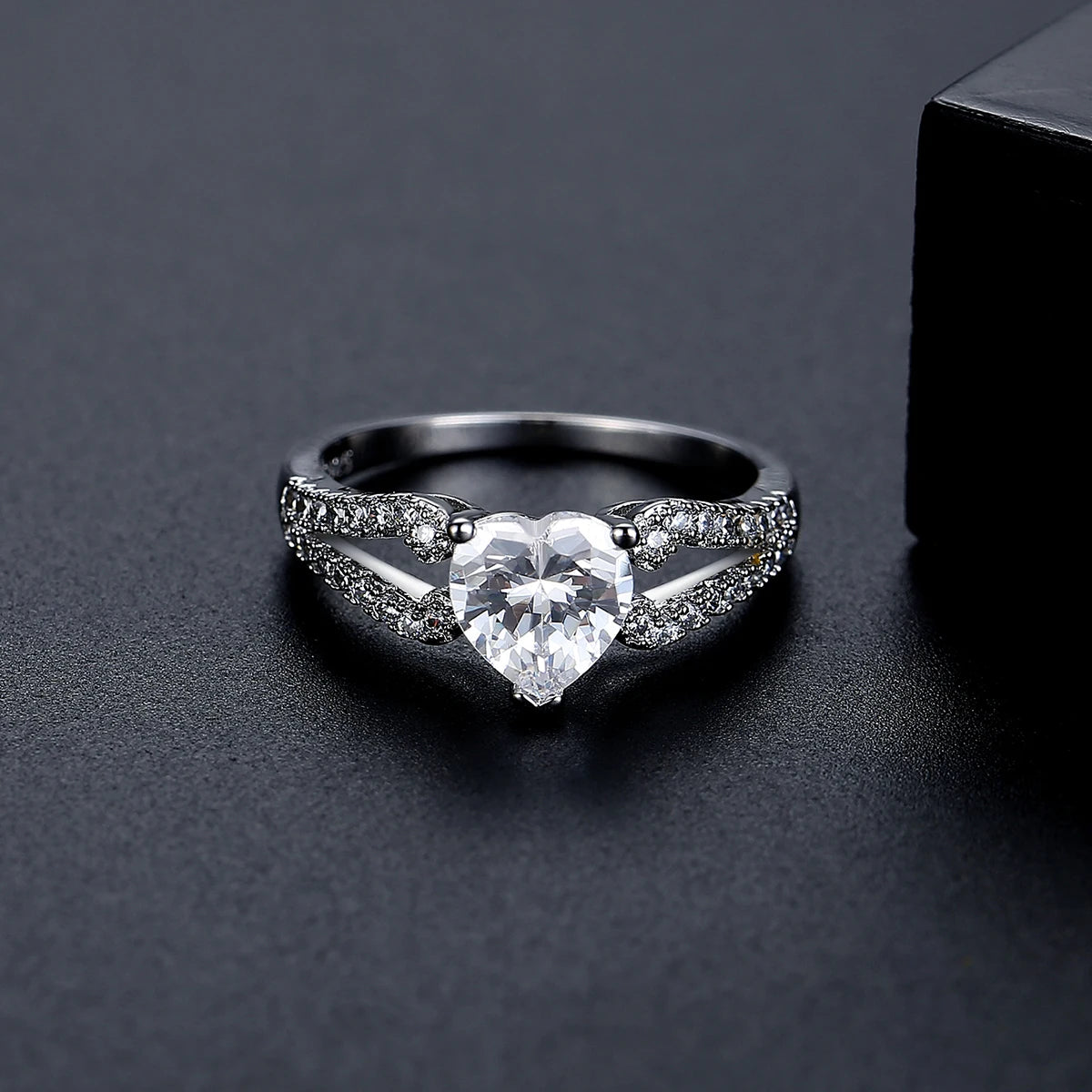 Diamond Stone Eternity Heart Shape Ring: Fashionable Claw Engagement Zircon Jewelry for Women - www.kubikstore.com