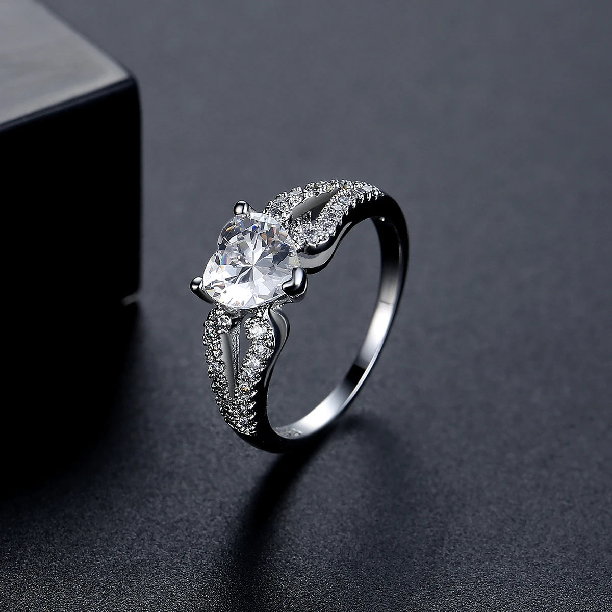 Diamond Stone Eternity Heart Shape Ring: Fashionable Claw Engagement Zircon Jewelry for Women - www.kubikstore.com